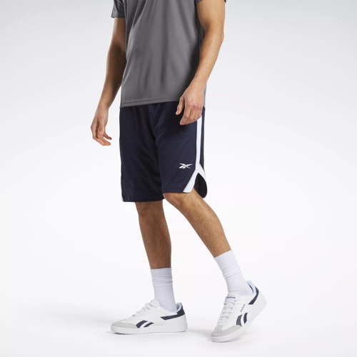 https://reebok.bynder.com/transform/4f010777-c3a2-4ef7-a257-b22b133def46/100065139_F_Model_eCom-tif?io=transform:fit,width:500&quality=100