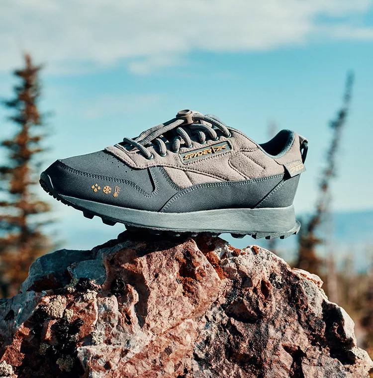 Reebok trail cheap walking shoes