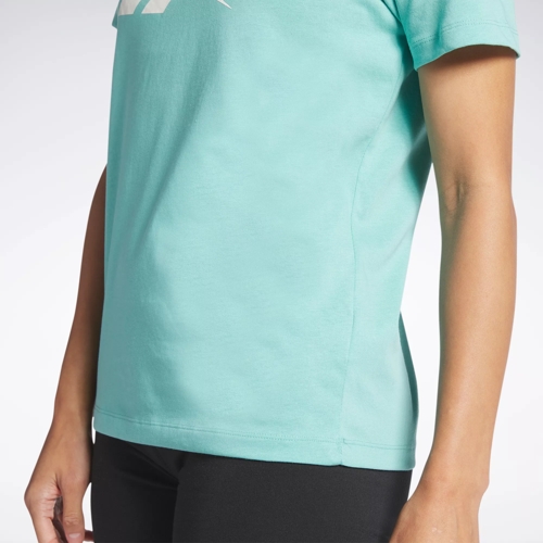 Se produkter som liknar Reebok Retro sports T-shirt på Tradera (621557420)