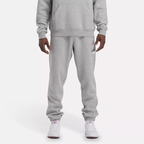 DV9082 - Reebok natural dye logo cuffed joggers in meteor grey - Compra  agora reebok DMX6 MMI