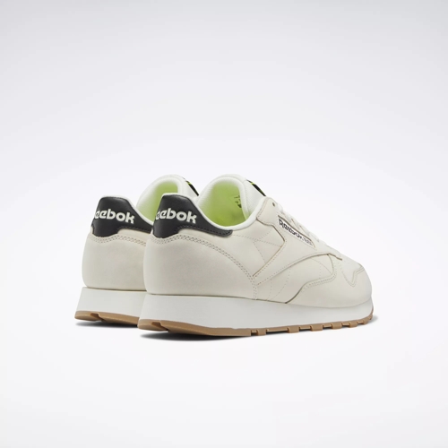 Crueldad Capilares Especialista Classic Leather Shoes - Alabaster / Soft Ecru / Core Black | Reebok