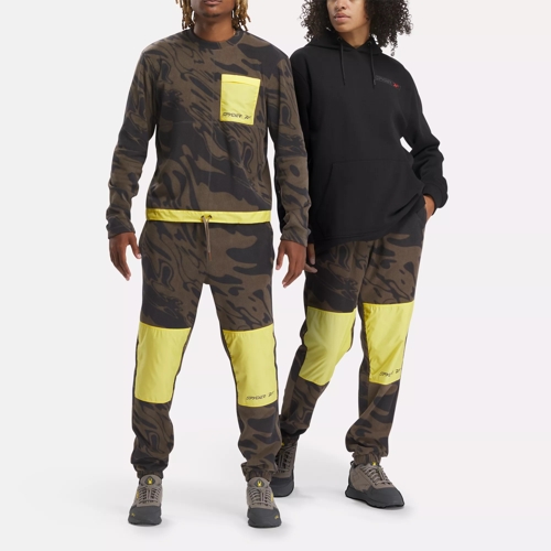 https://reebok.bynder.com/transform/fe2b9a05-6d4d-4790-b55b-2a21e8517879/100206332_SUPS_Unisex_Model_eCom-tif?io=transform:fit,width:500&quality=100